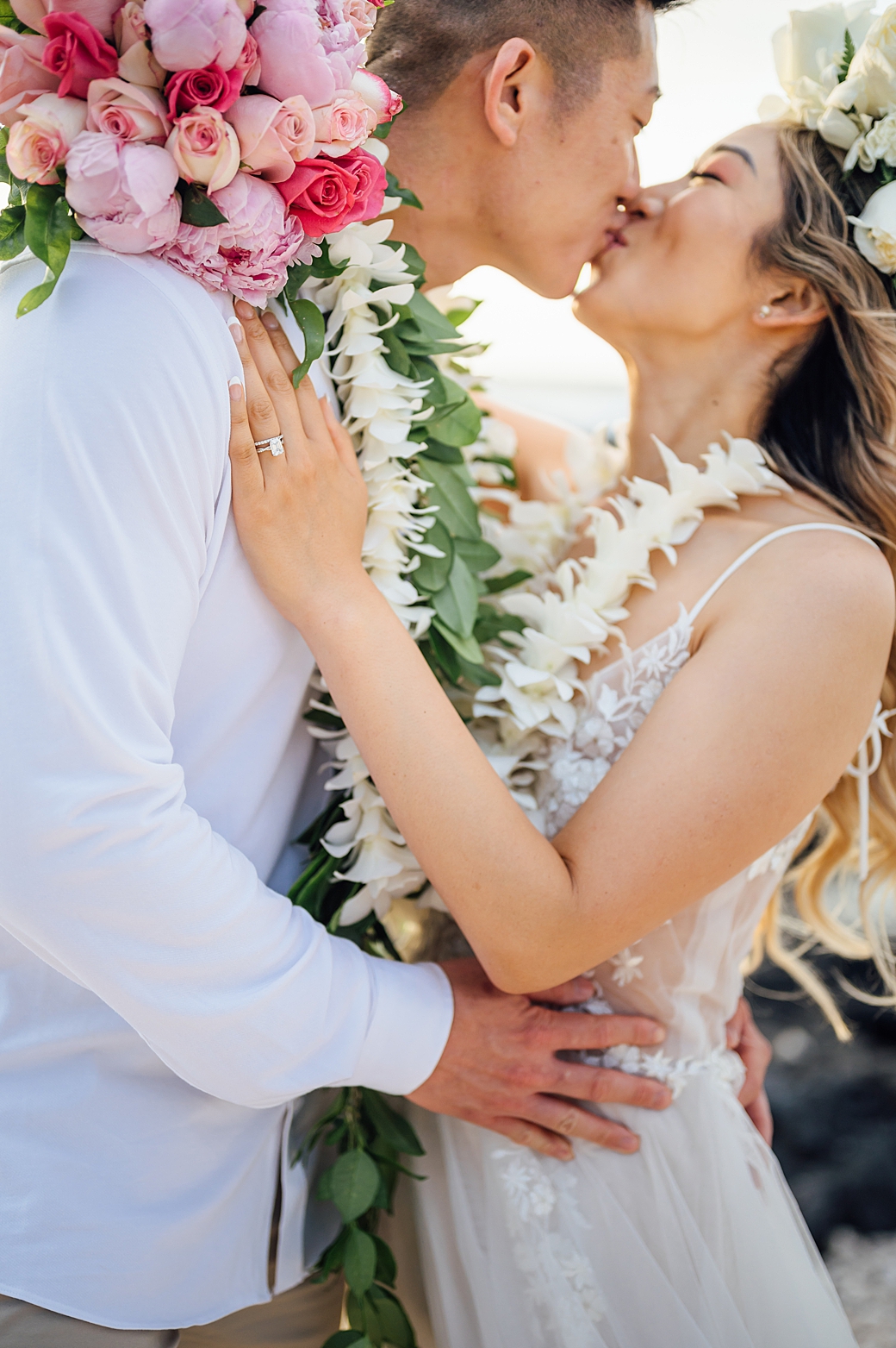 Happy couple who Elope in Hawaii