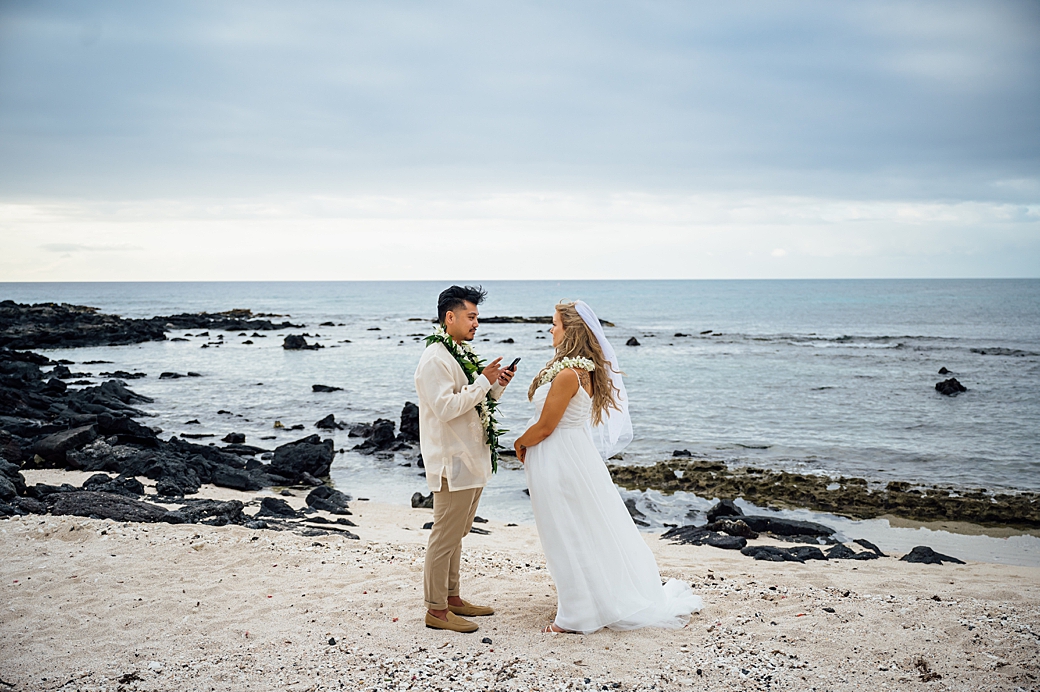 Simple Kona Beach Elopement - elopebigisland.com