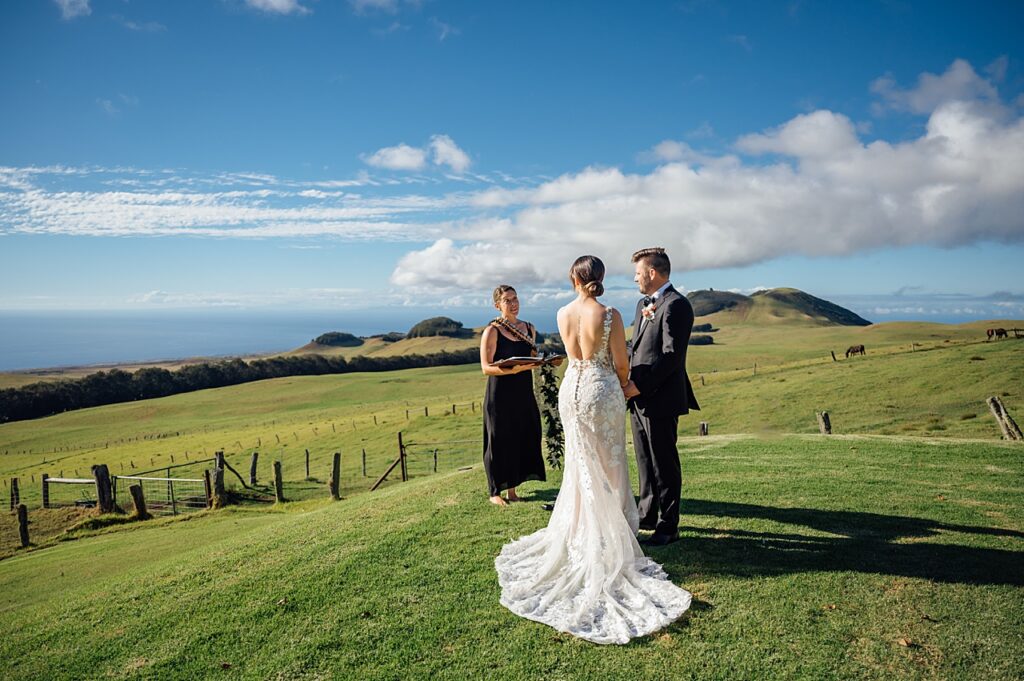 wedding ceremony at Kahua Ranch